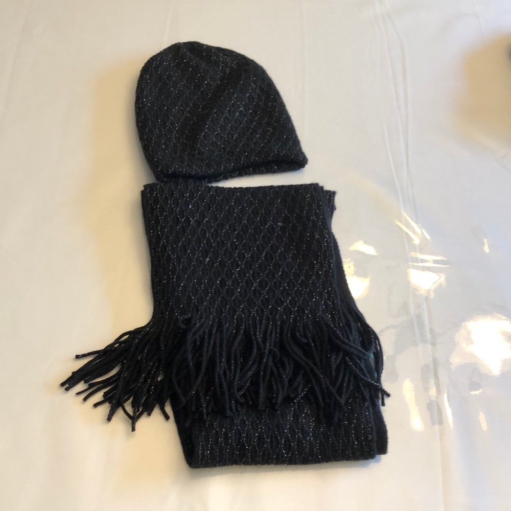 Scarf and hat set